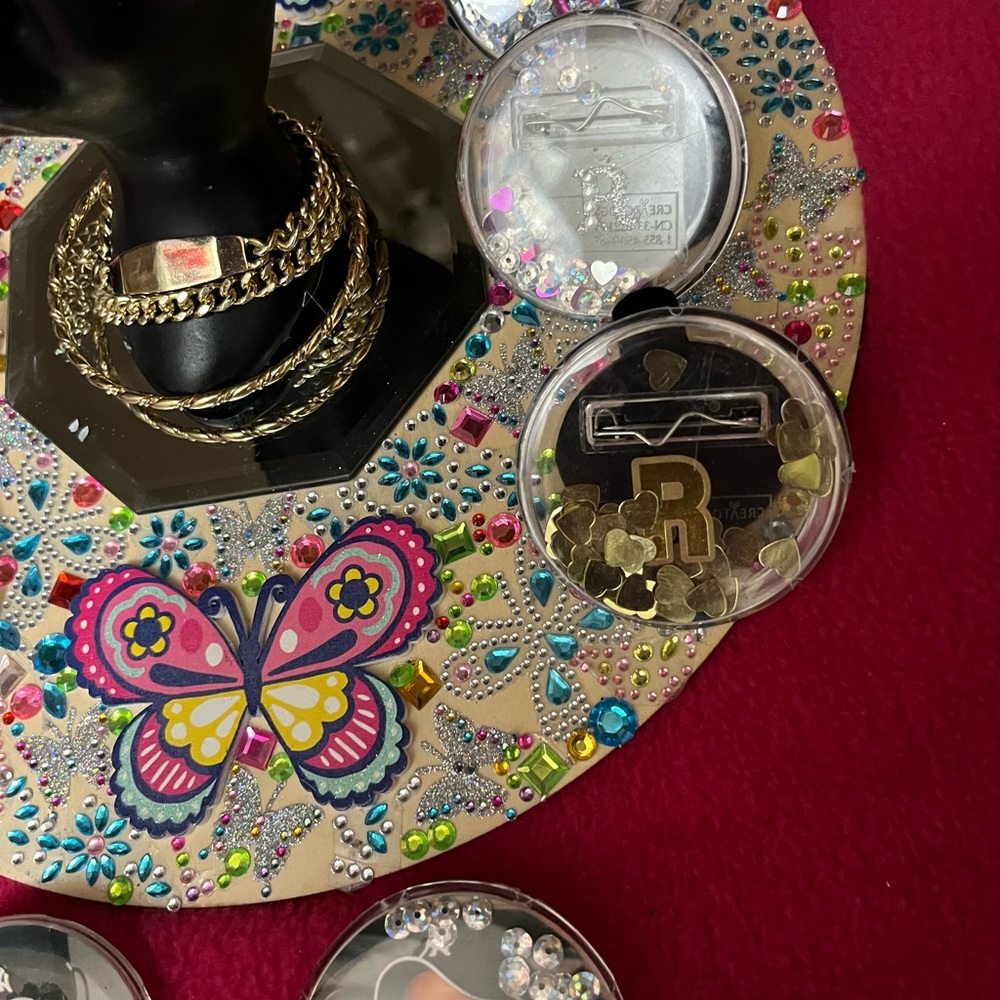 Customized Buttons from Roniya Butterfly Boutique - Picture 4 of 12